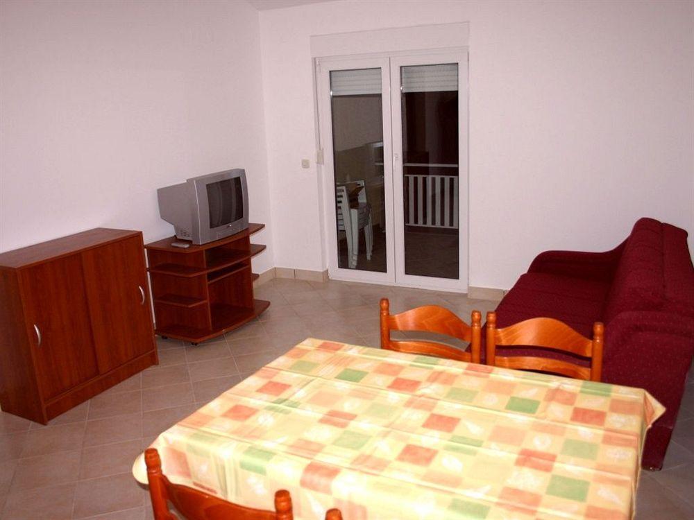 Apartments Suhomont Паг Экстерьер фото