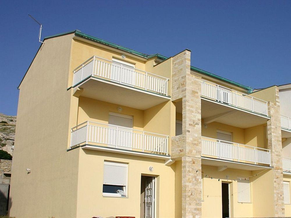 Apartments Suhomont Паг Экстерьер фото